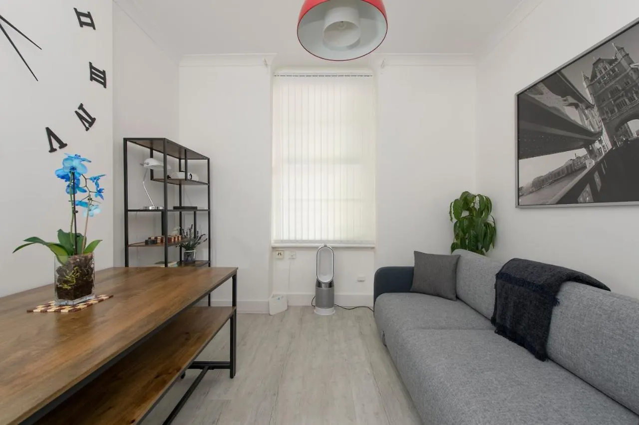 Tower Bridge Exclusive Two Bedroom Apartment London