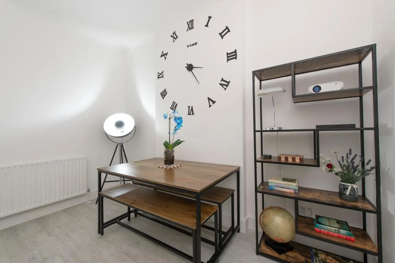 Tower Bridge Exclusive Two Bedroom Apartment London United Kingdom